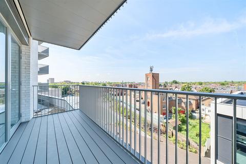 2 bedroom apartment to rent, 4 Woodlands Avenue, Acton W3