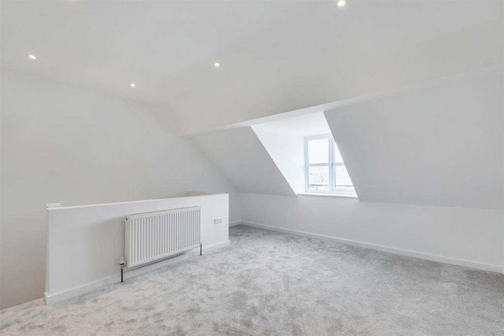 Bedroom 1 2.jpeg