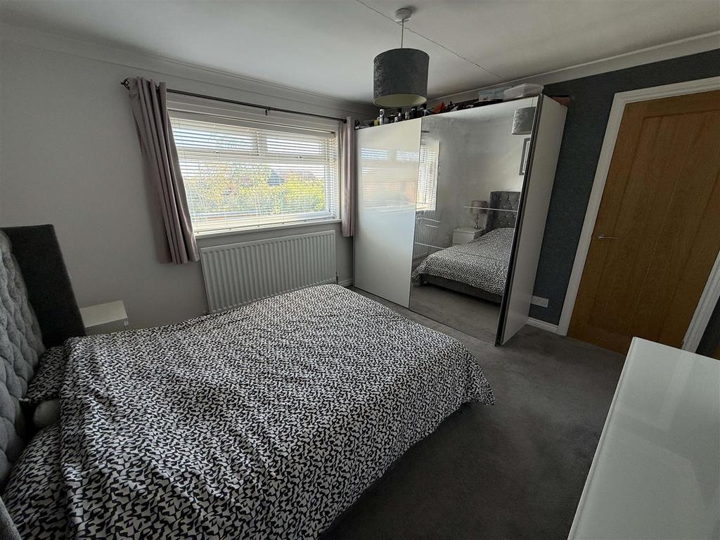 Bedroom 1.jpg