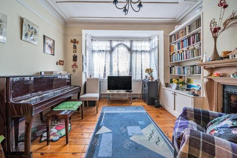3 bedroom flat for sale, Highlands Avenue, Acton, London, W3