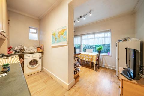 3 bedroom flat for sale, Highlands Avenue, Acton, London, W3