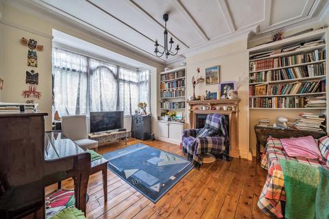 3 bedroom flat for sale, Highlands Avenue, Acton, London, W3