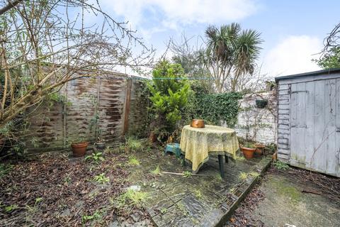 3 bedroom flat for sale, Highlands Avenue, Acton, London, W3