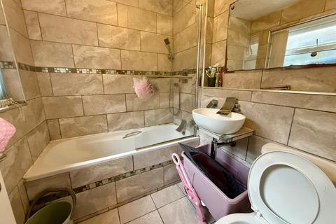 3 bedroom terraced house for sale, Moorland Road, Burslem ST6