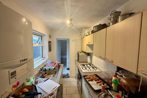 3 bedroom terraced house for sale, Moorland Road, Burslem ST6