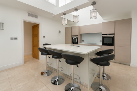 4 bedroom apartment to rent, York Terrace West, London NW1