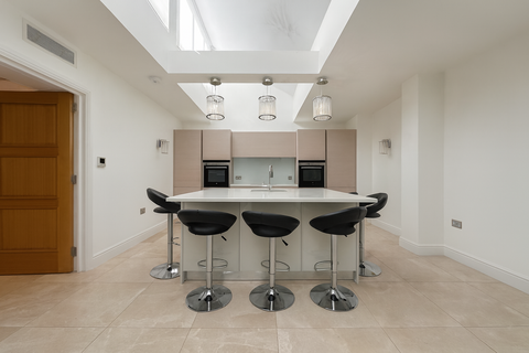 4 bedroom apartment to rent, York Terrace West, London NW1