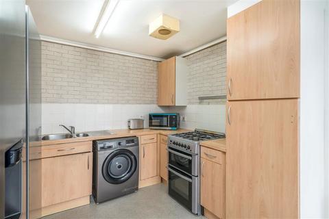 2 bedroom flat for sale, Hicken Road, London SW2