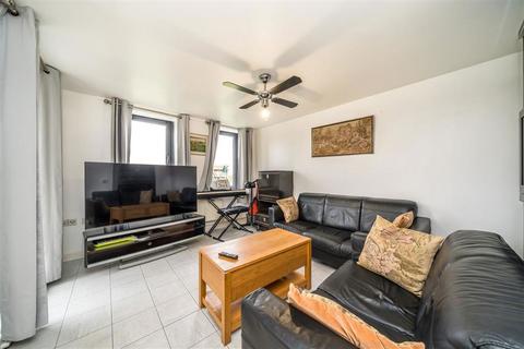 2 bedroom flat for sale, Hicken Road, London SW2