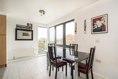 2 bedroom flat for sale, Hicken Road, London SW2