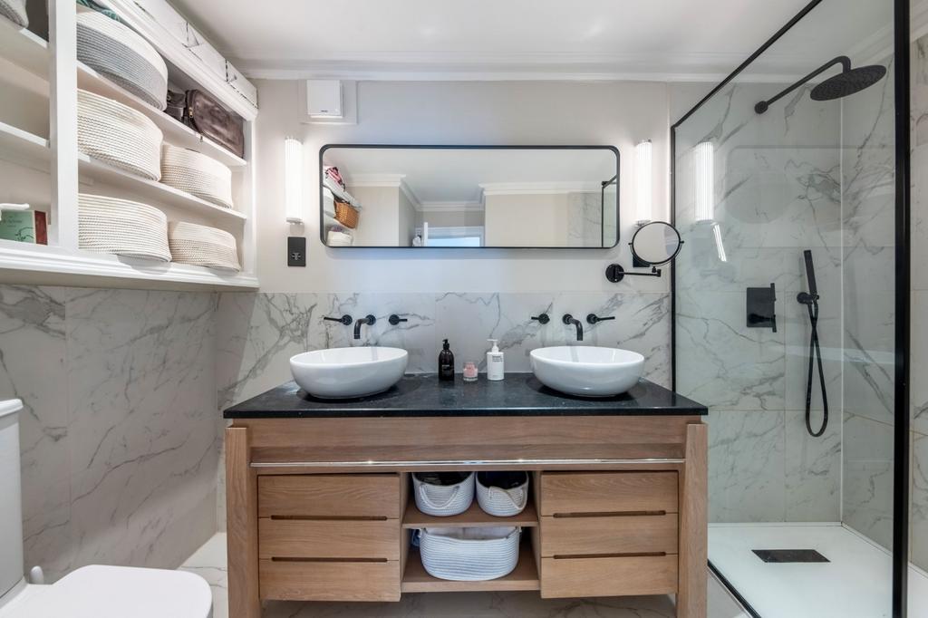 Principal Bathroom
