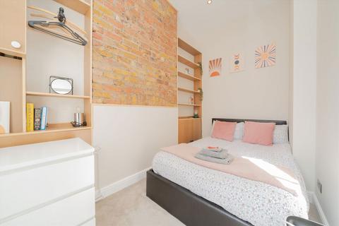 2 bedroom flat for sale, Warwick Way, London SW1V