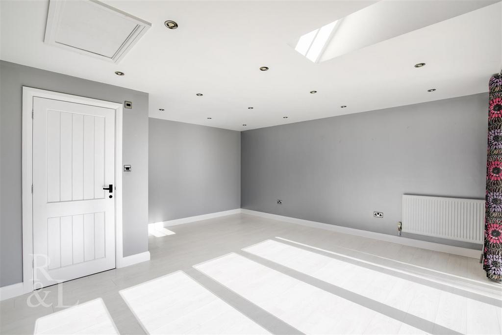 6 Meadow Lane (28).jpg