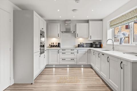 4 bedroom detached house for sale, Mitchell Gardens, Crawley RH10