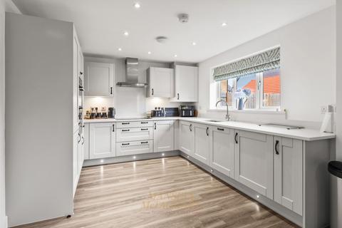 4 bedroom detached house for sale, Mitchell Gardens, Crawley RH10