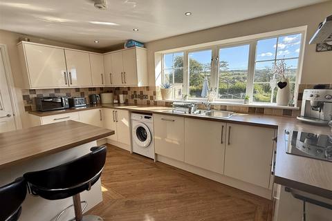 3 bedroom detached house for sale, Heol Wepner, Pontyates, Llanelli