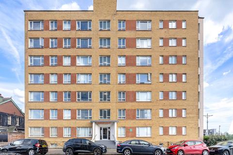 1 bedroom flat for sale, Kingsway, Hove BN3