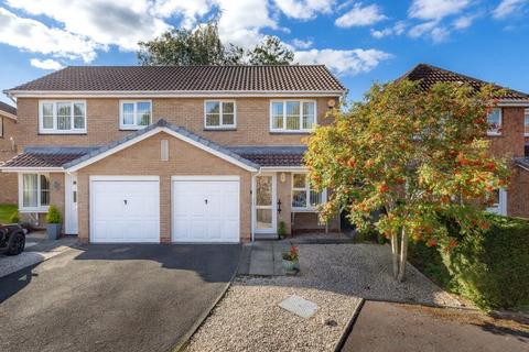 undefined, Kaims Gardens, Livingston EH54