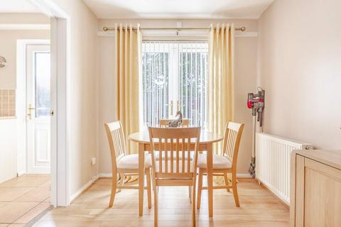 undefined, Kaims Gardens, Livingston EH54