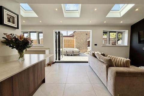 undefined, Edale Grove, Bradford BD13