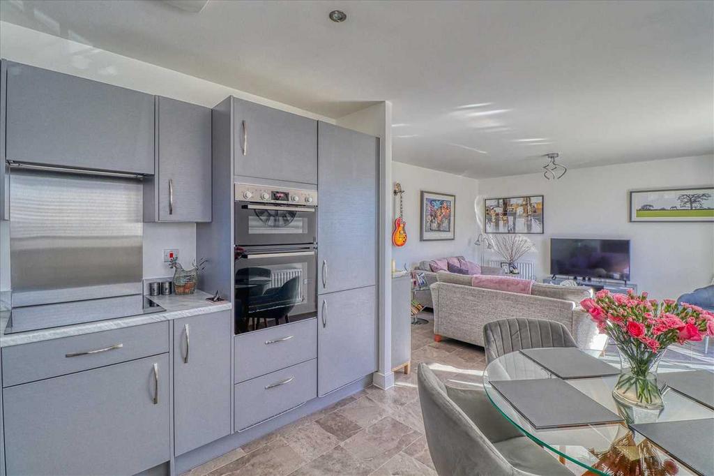 Kitchen / Dining