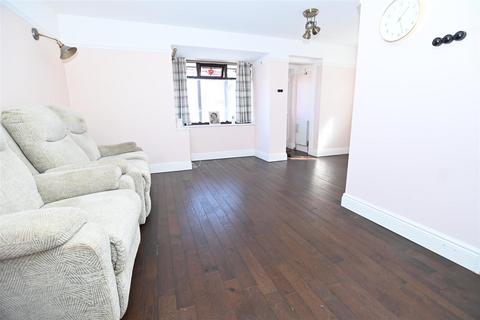 1 bedroom detached bungalow for sale, May Avenue, Canvey Island SS8
