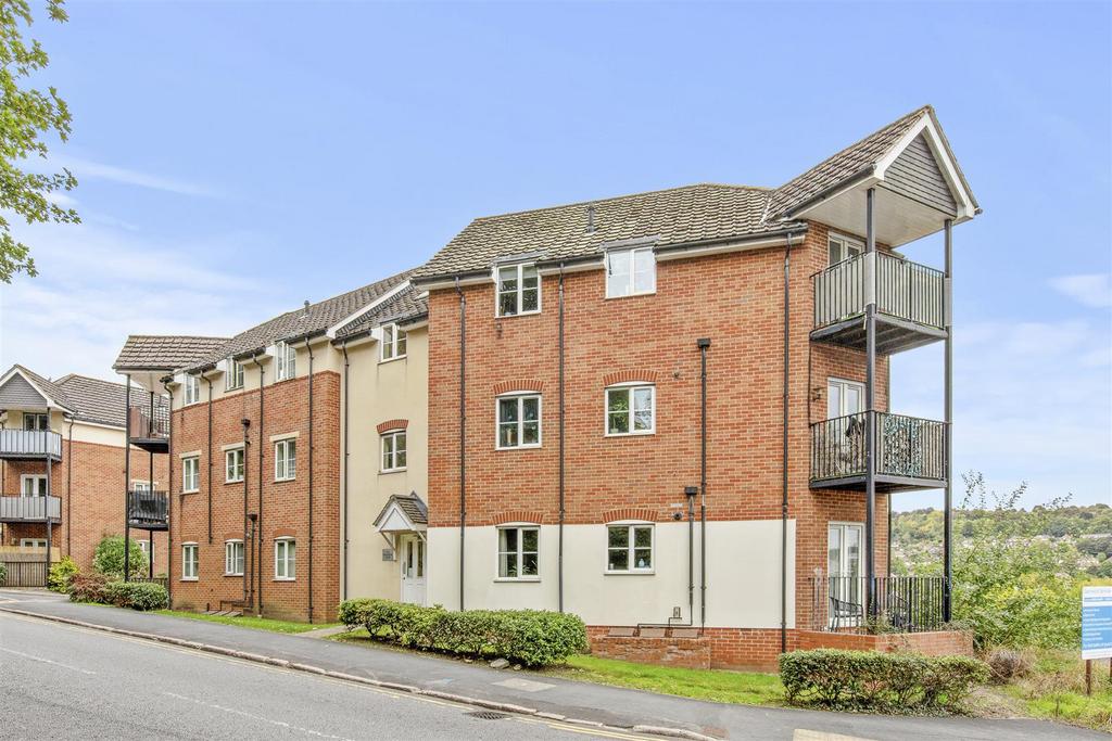 6 Moonstone Court, Dashwood Ave, HP12 3 FG-12.jpg