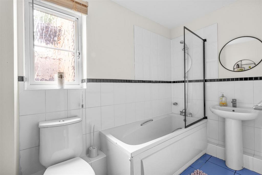6 Moonstone Court, Dashwood Ave, HP12 3 FG-11.jpg