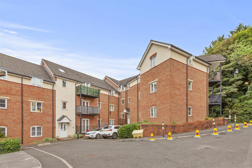 6 Moonstone Court, Dashwood Ave, HP12 3 FG-14.jpg