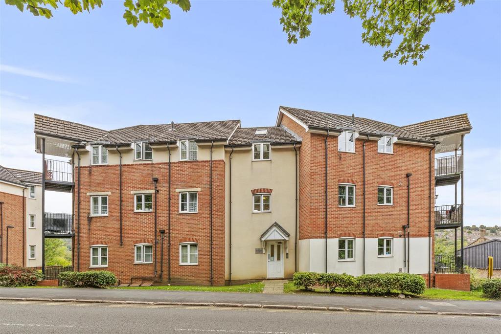 6 Moonstone Court, Dashwood Ave, HP12 3 FG-13.jpg