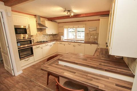 2 bedroom bungalow for sale, Friars Close, Harrietsham