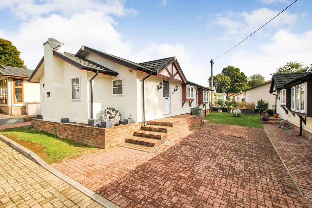 Detached house exterior, driveway