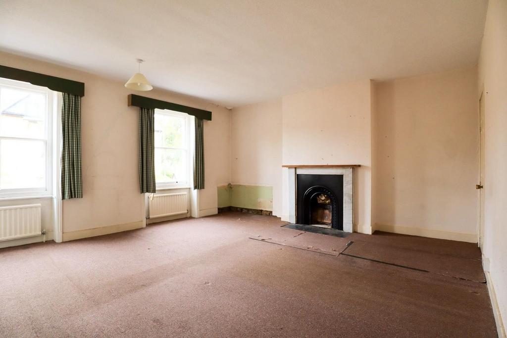 Bedroom 1.jpg
