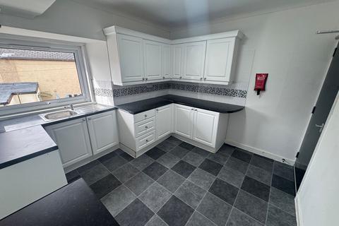 2 bedroom flat to rent, Office Street, Tai Cwm Office Street, CF39