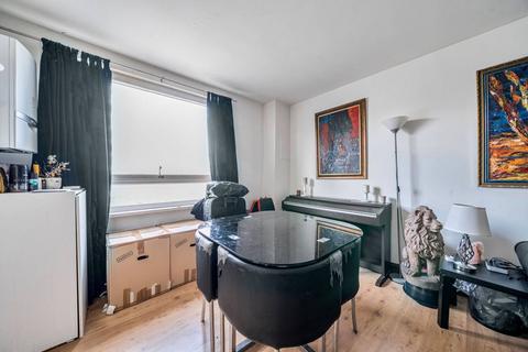 1 bedroom flat for sale, The Water Gardens, Hyde Park Estate, London, W2