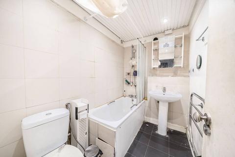 1 bedroom flat for sale, The Water Gardens, Hyde Park Estate, London, W2