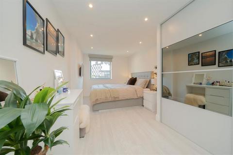 2 bedroom flat for sale, Montaigne Close, London SW1P