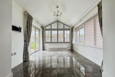 5 bedroom detached house to rent, Parkstone Place, Sheffield S25