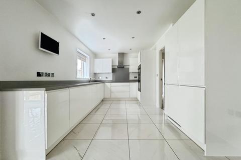 5 bedroom detached house to rent, Parkstone Place, Sheffield S25