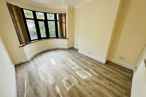 3 bedroom semi-detached house to rent, Birchgate, Staffordshire ST2