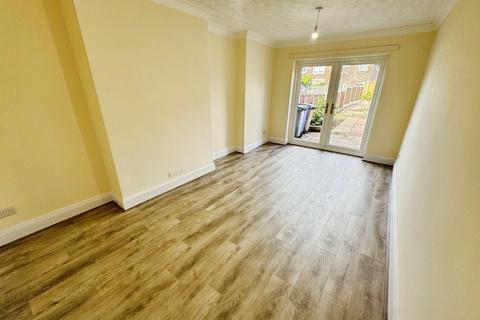 3 bedroom semi-detached house to rent, Birchgate, Staffordshire ST2