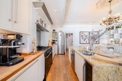 12 Pembroke Vale, Bristol, BS8 3DN