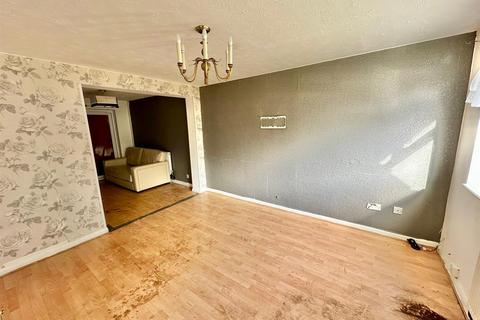 15 Avon Street, Oldham, OL8 1XN