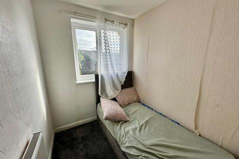 15 Avon Street, Oldham, OL8 1XN