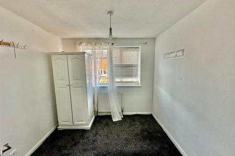 15 Avon Street, Oldham, OL8 1XN