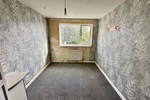 15 Avon Street, Oldham, OL8 1XN