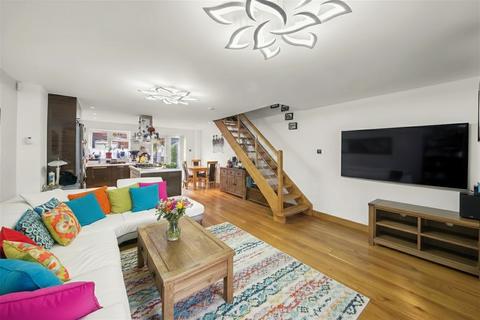 3 bedroom end of terrace house for sale, Hayes UB4