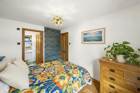 3 bedroom end of terrace house for sale, Hayes UB4