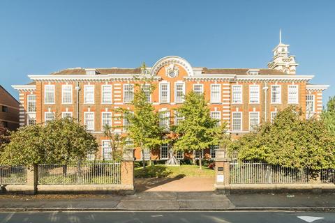 3 bedroom flat for sale, Southey Road, London SW19