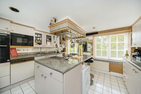 3 bedroom flat for sale, Southey Road, London SW19